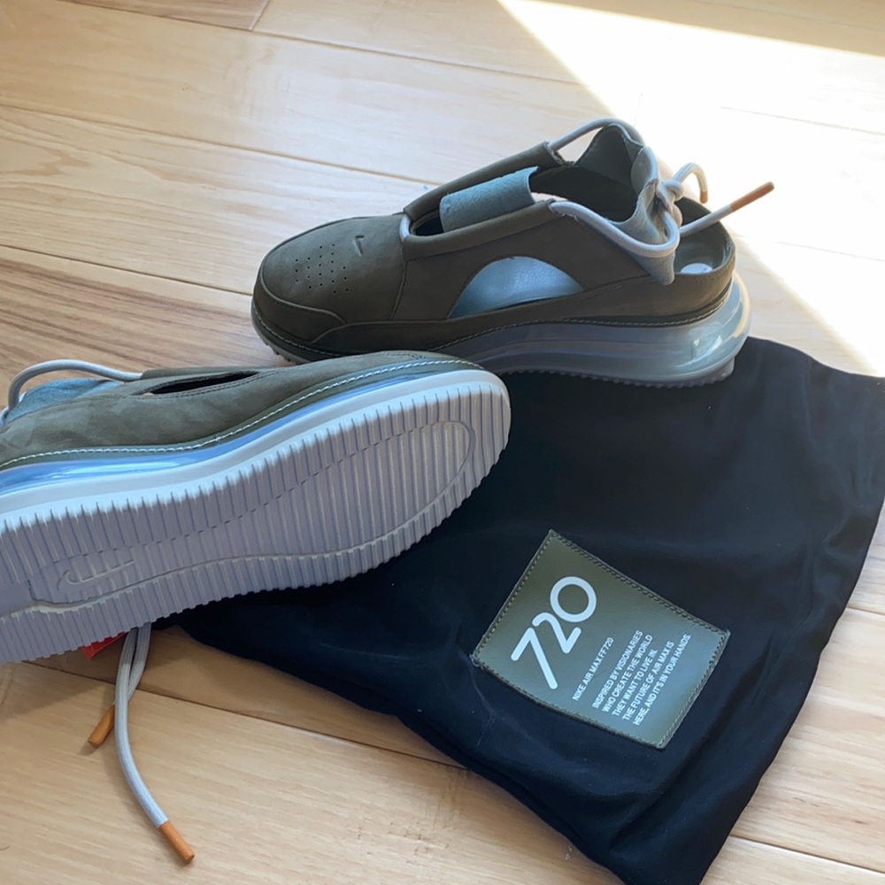 Nike Women’s Air Max FF720